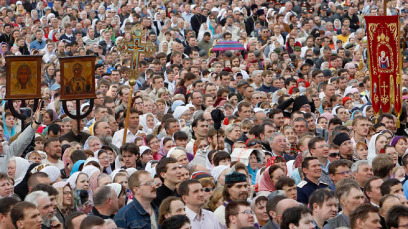 Руската църква изведе десетки хиляди на протест 