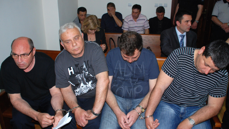 Четирима от задържаните митничари остават в ареста