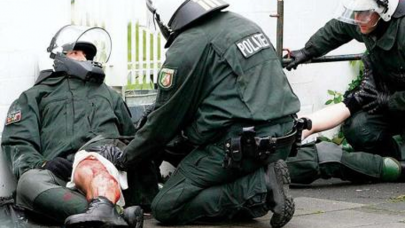 Ислямист рани двама немски полицаи