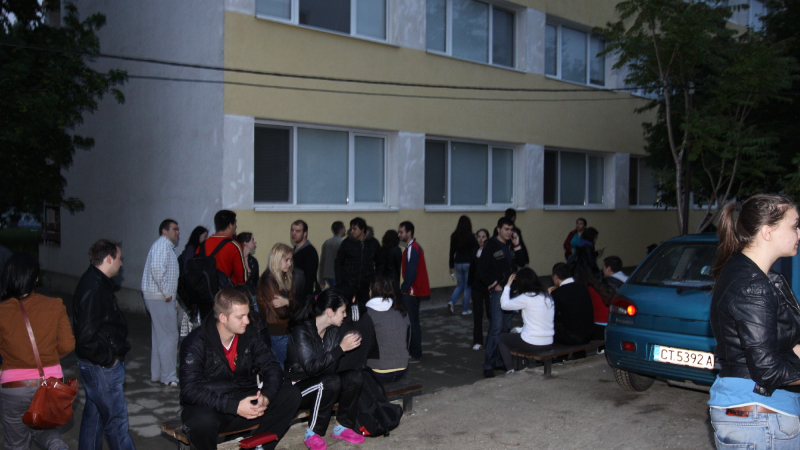 Портиерка евакуирала блок 51 в Студентския град