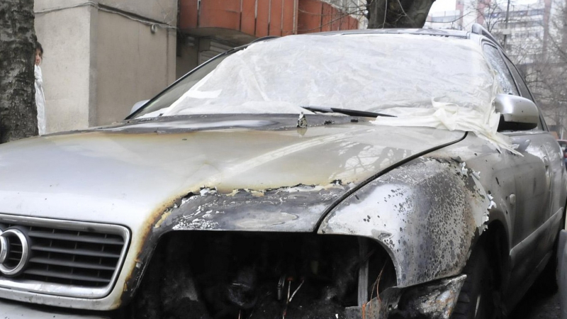 Запалиха колата на сина на свидетелка срещу Галеви