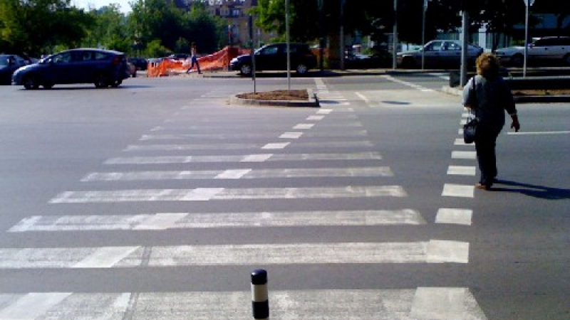 За 2 часа – 2 жени пометени на пешеходни пътеки в София