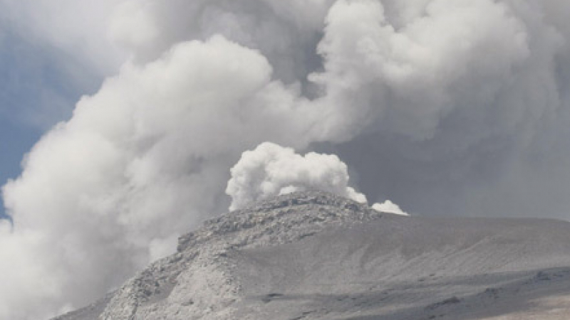 Вулкан вдигна тревога в Гватемала