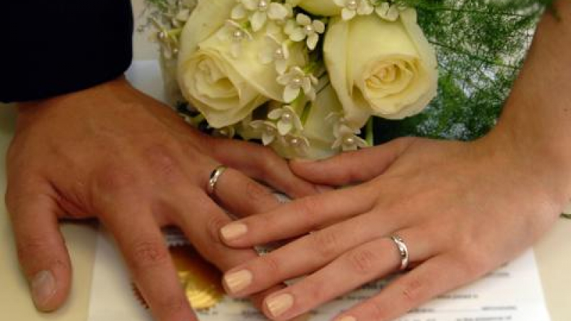 Пращат младоженците на курс на морал преди църковен брак