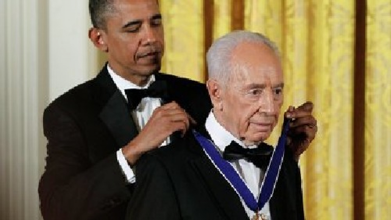 Барак Обама връчи на Шимон Перес Медала на свободата