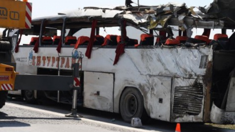 Панихида в Бургас за изгорелите в автобуса на магистрала”Тракия”
