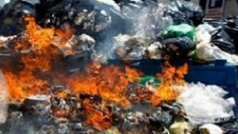 Депо за буклуци задуши село с отровна смрад