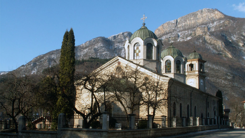 Безбожници ограбиха даренията на Тетевенския манастир