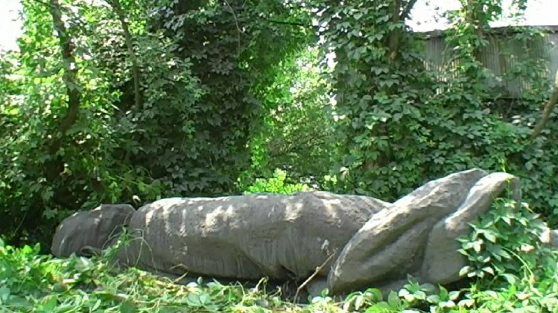 След яростен спор възстановяват паметника на Георги Димитров в Димитровград 