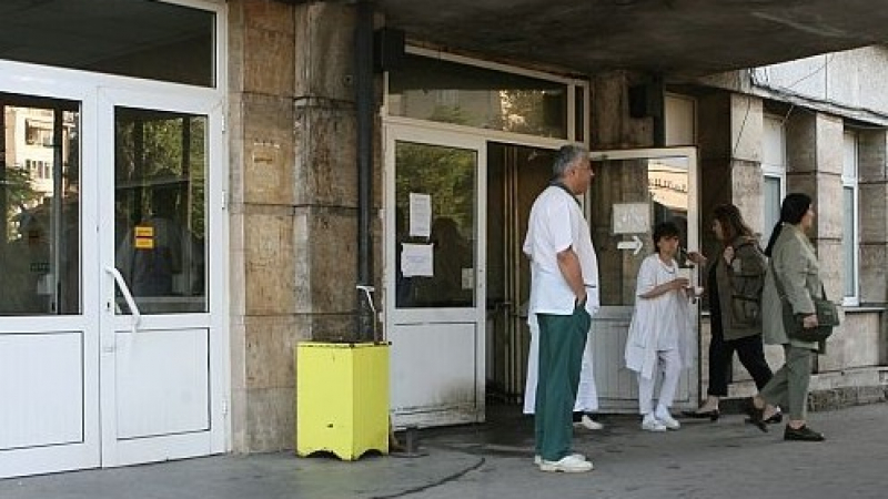 Младеж се наряза жестоко от счупена витрина в София