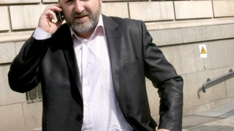 Емил Кабаиванов с две дини под мишницата - кмет и председател на СДС