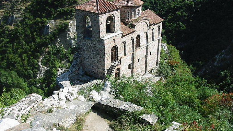 Ремонтират Асеновата крепост