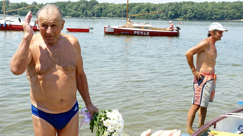 80-годишен русенец преплува 21 км по Дунав