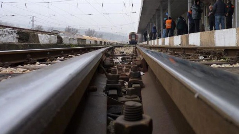 Блъснат от влак бере душа в “Пирогов”