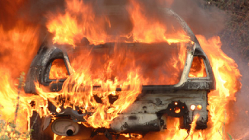 Фиат изгоря цял целеничък на пътя за Гюешево