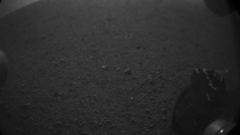Вижте Марс отблизо! Curiosity изпрати първите снимки от Червената планета (ВИДЕО)