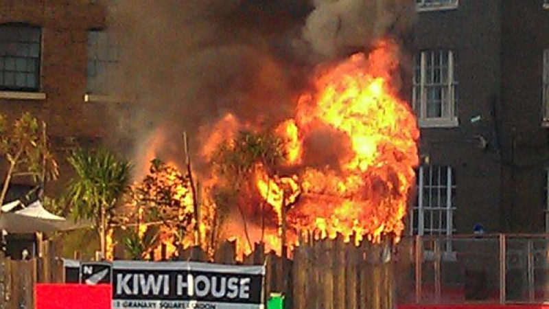 Голям пожар в олимпийското село в Лондон 