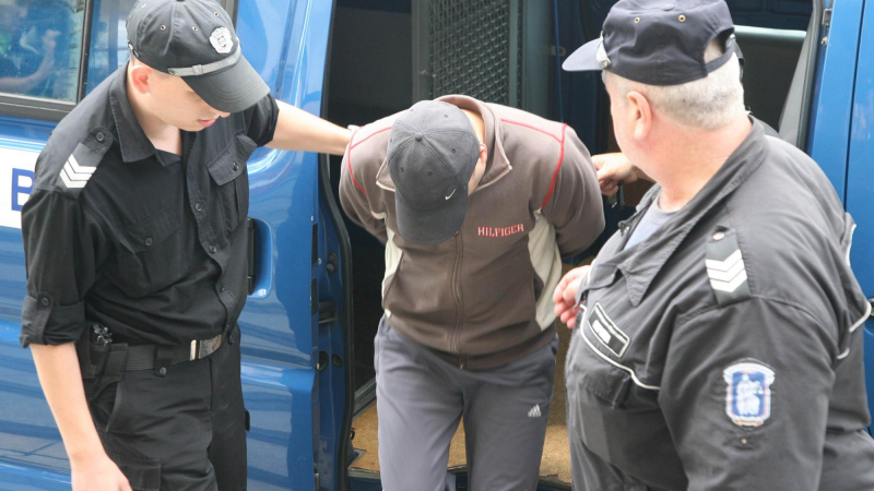 Малкия Фрик счупи с каска носовете на двама охранители в Благоевград