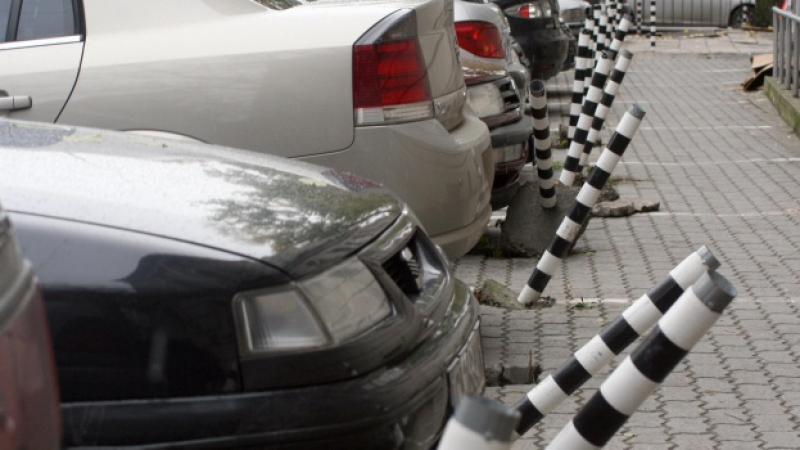 Отсрочка до октомври за паркирането в центъра на София