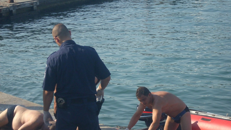 Извадиха труп от морето във Варна (СНИМКИ +18)