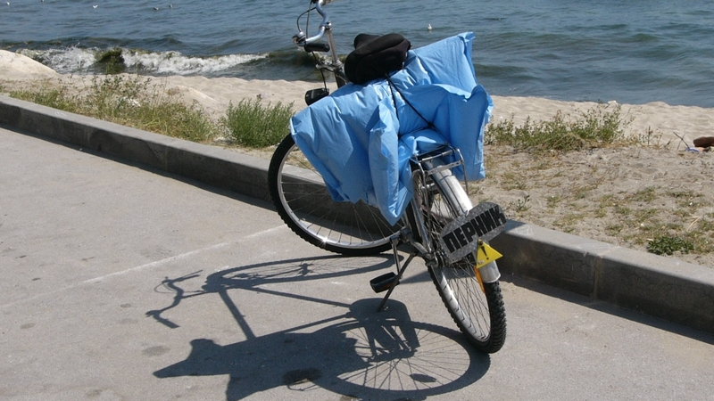 Перничанин шашна варненци с колелото си