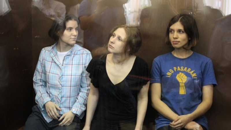 Две от Pussy Riot са избягали в чужбина при феминистки и готвят нов протест