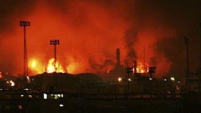 Броят на загиналите във венецуелската рафинерия “Амуай” достигна 48 души, пожарът се разраства 