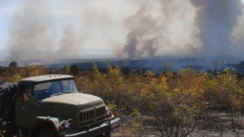 Взривове край Хасково, гори бивш военен полигон