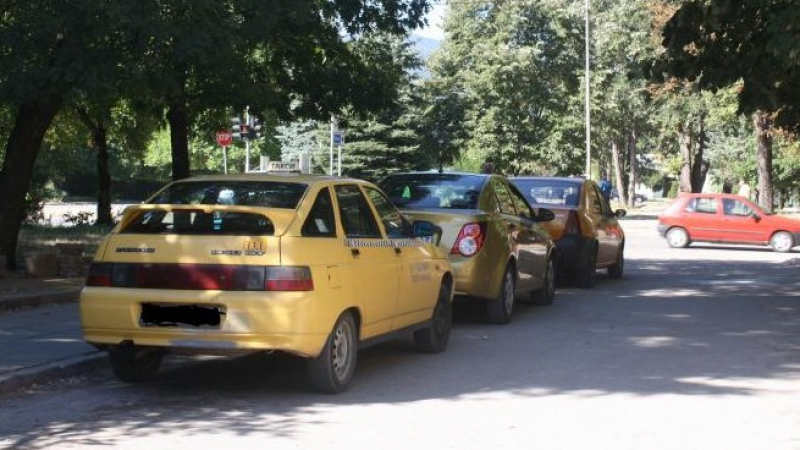 Бандата на Петърчо тараши таксита в Ботевград 