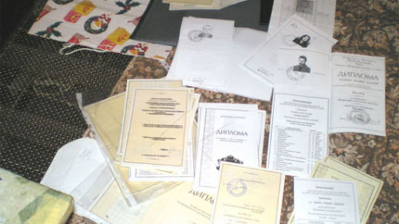 Заловиха фалшификатор на дипломи в колеж в Ловеч