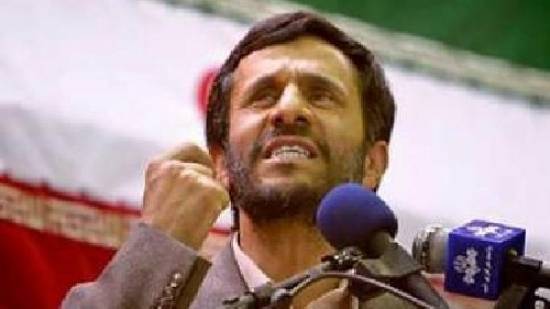 Обвиниха Ахмадинежад в подражаване на Путин, иска да държи властта вечно 
