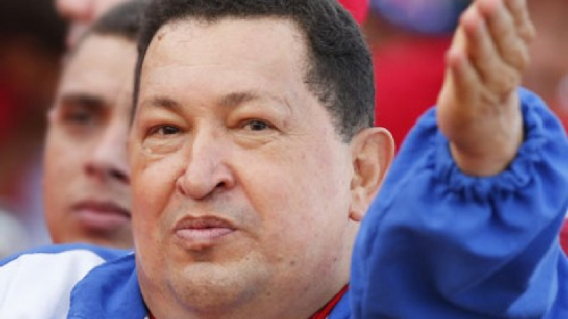 Владимир Путин подари на Уго Чавес малко черно кученце 
