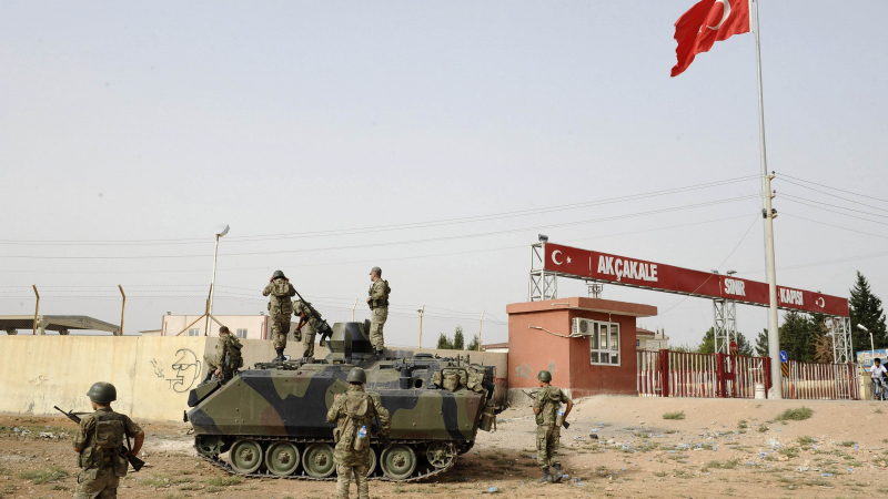 Сирийски снаряд падна в турски двор