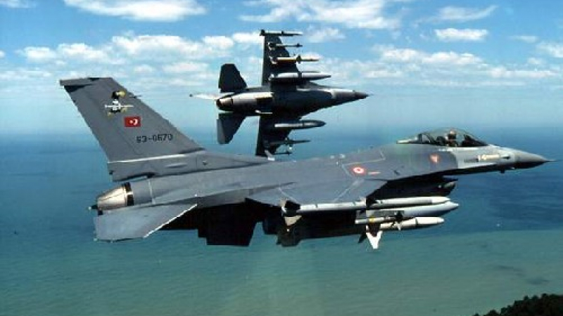Анкара концентрира военна авиация по границата със Сирия 