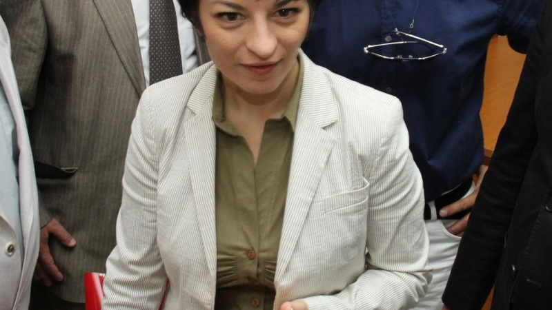 Десислава Атанасова скочи на Герджиков: Размаха червената метла и започна да прави политически чистки!