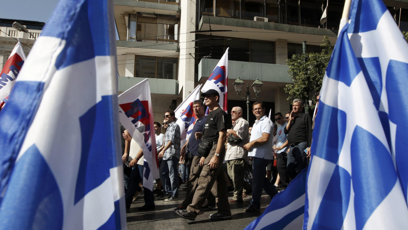 Демонстрант издъхна от инфаркт в Атина