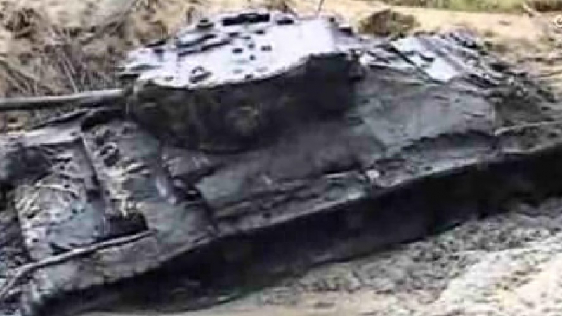 Уникален британски танк изплува от река в Полша