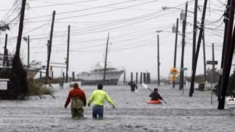Три града в Ню Джърси са под вода заради скъсана дига