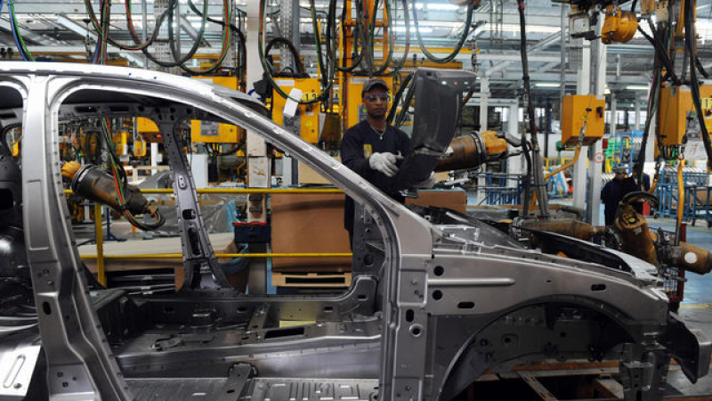 Заводи за автомобили в цяла Европа спряха поради липса на украински компонент