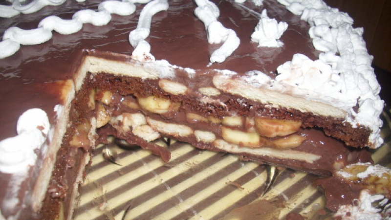 Албанци ще ядат 4-тонна торта със 7 милиона вилици