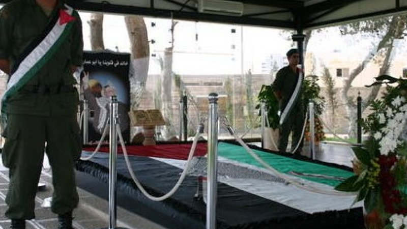 Изравят трупа на Ясер Арафат, за да търсят отрови