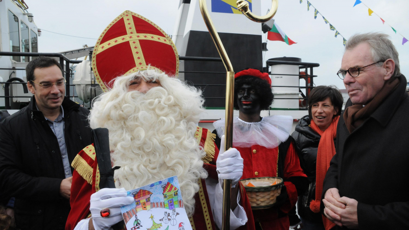 Холандският Дядо Коледа акостира на Пристанище Бургас