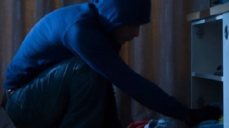 Опитни крадци тарашили апартамент в Русе, задигнали 11 бона 