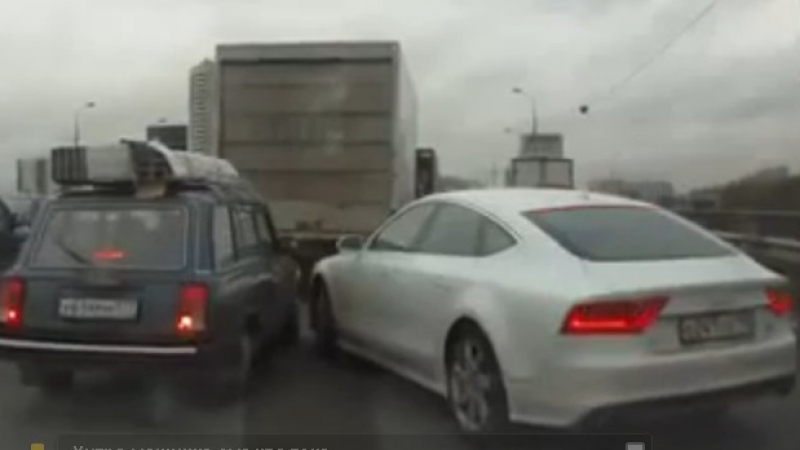 Двубой между “Лада” и “Ауди” А7 на магистрала в Русия