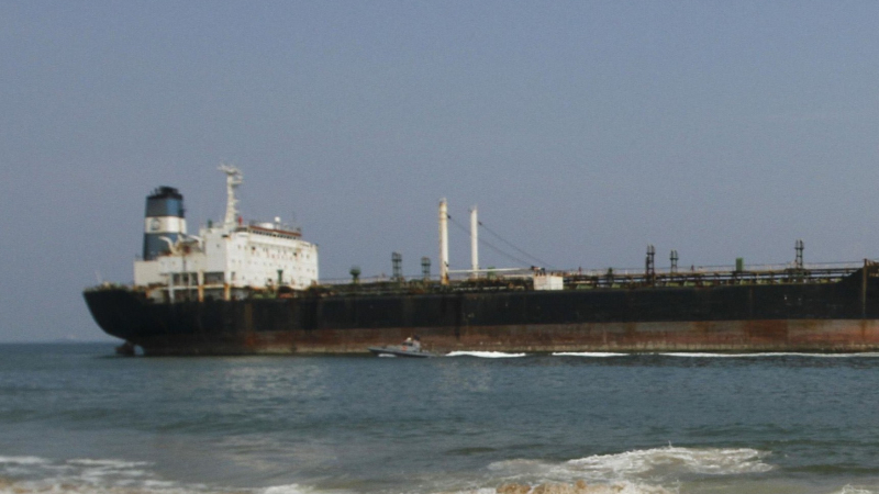 Хитри иранци маскират кораби, за да закарат нелегално петрол на Сирия и Либия