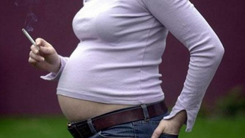В Хасково първата глобена пушачка е бременна 