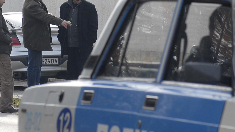 В Пловдив дирят маскиран - наръгал младеж и избягал