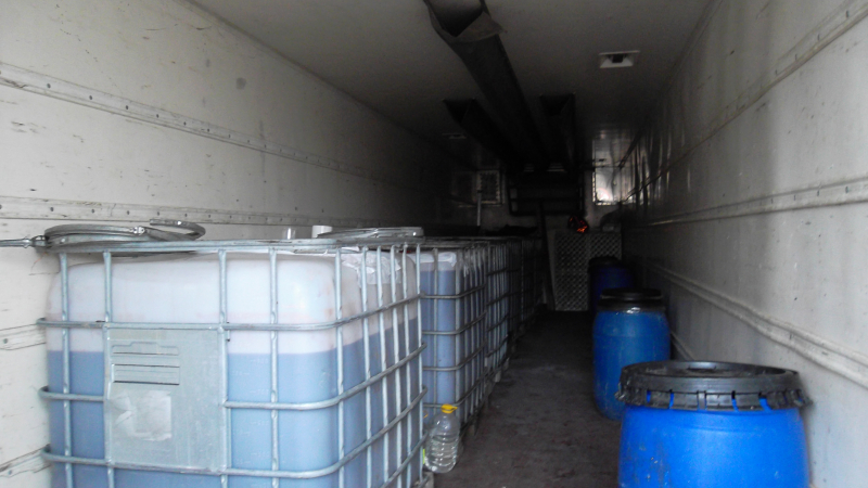 Хотелиер забърка 6 тона незаконно вино във фургон от ТИР