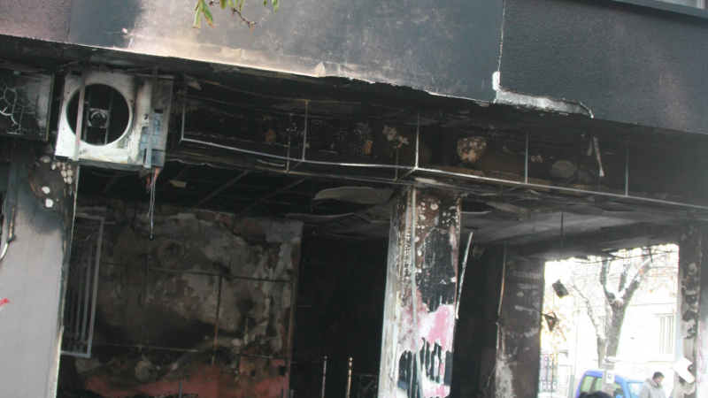 Изгорелият бутик в Благоевград бил взривен