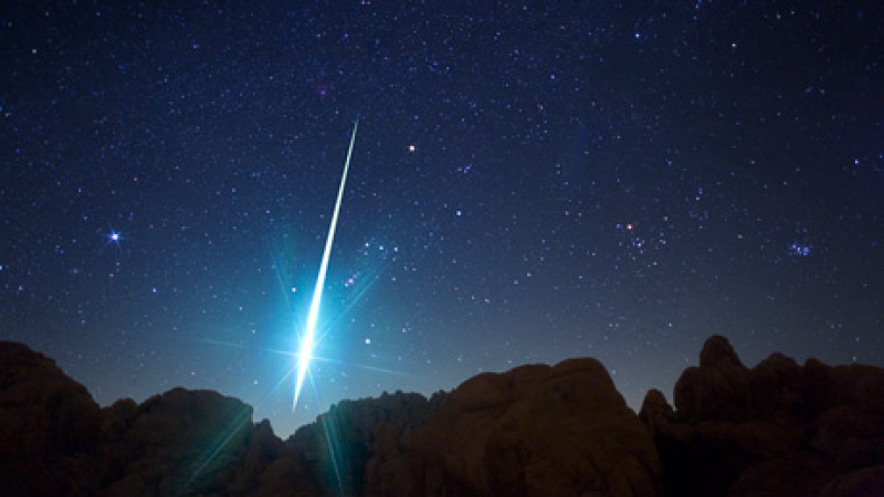 Зрелищен метеоритен дъжд нощес - падат по 120 звезди в час